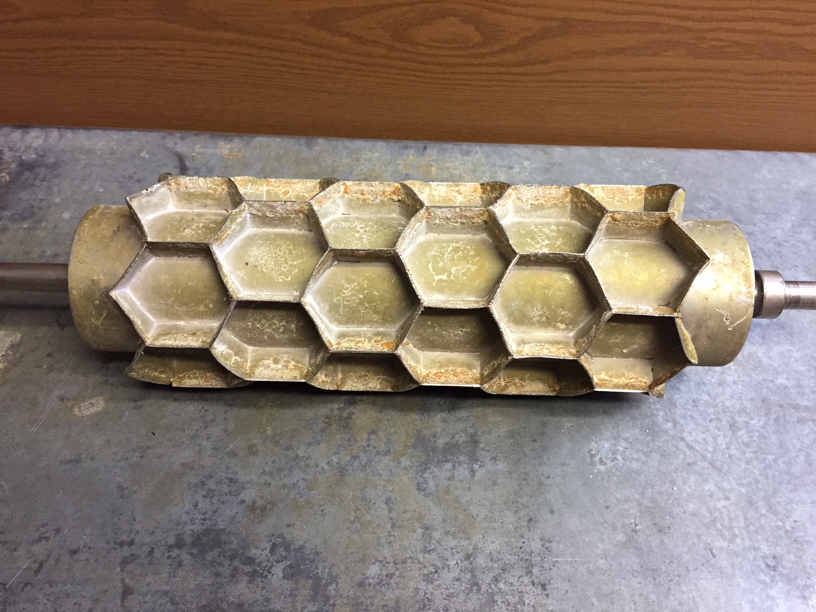 Moline 2-1/2" Hex Bismark/Biscuit Rotary Cutter, 16" L (#5)