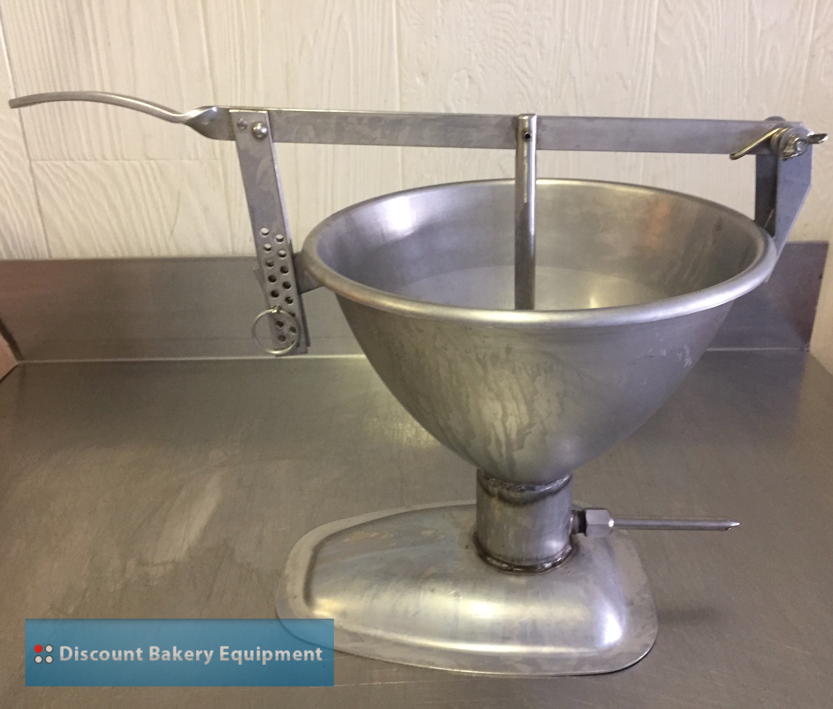 Chicago Metallic #10001 Stainless Steel Manual Cake Filler / Jelly Pump - 5 Qt. Capacity (Used)